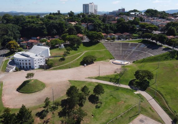 Atibaia celebra 2024 com “Show da Virada” no Centro de Convenções