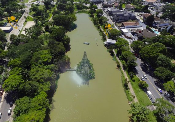 Brilho Natalino à Beira do Lago do Major em Atibaia